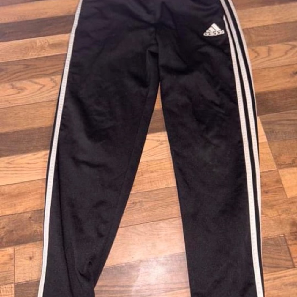 Addias sweats youth